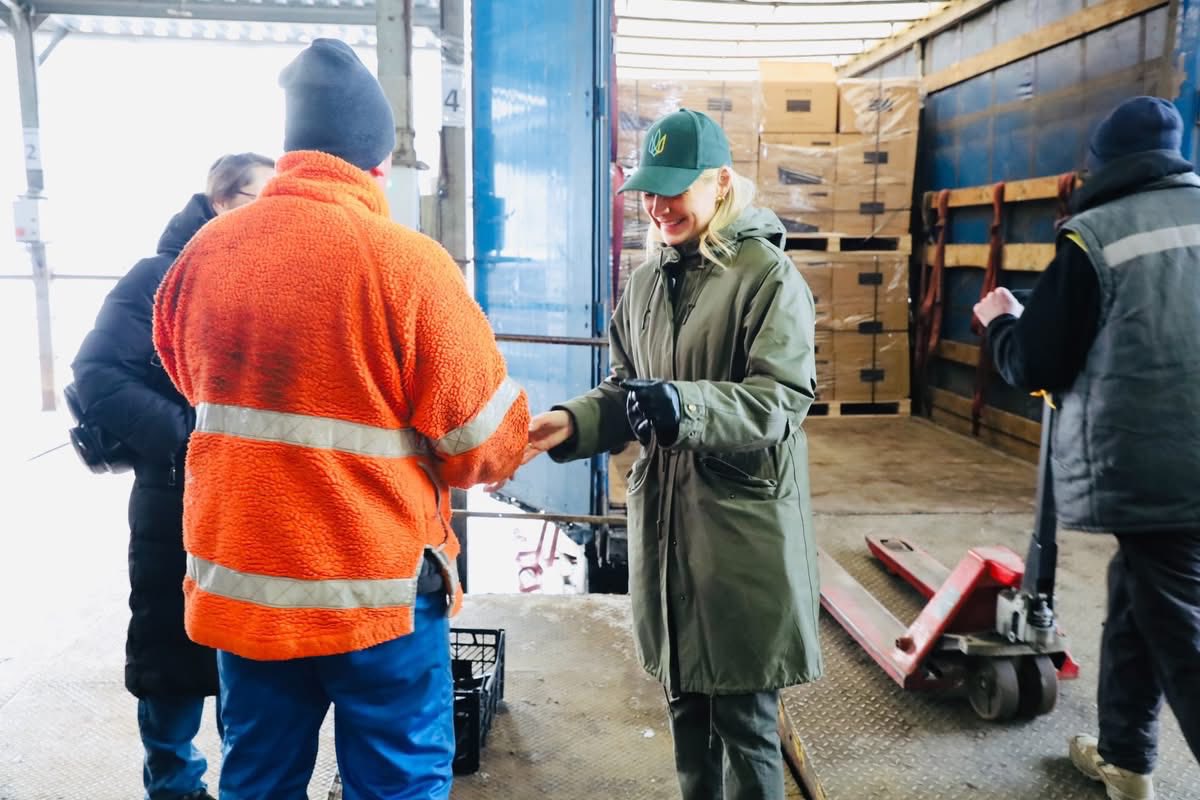 The first trucks carrying charging stations for families raising ...